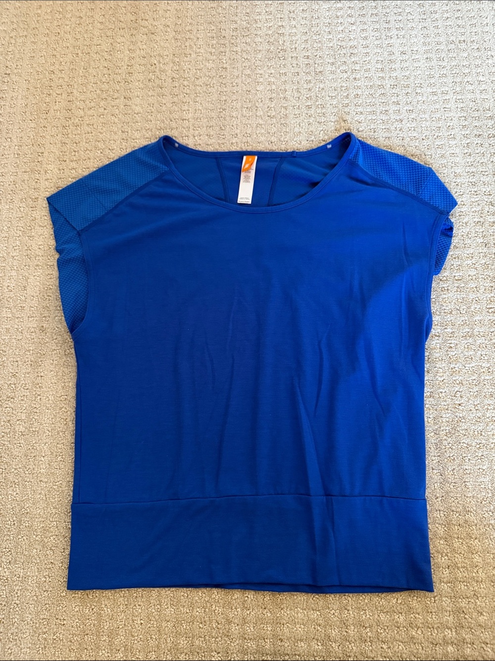 Lucy Short-Sleeve Performance Tee in Royal Blue sz M
